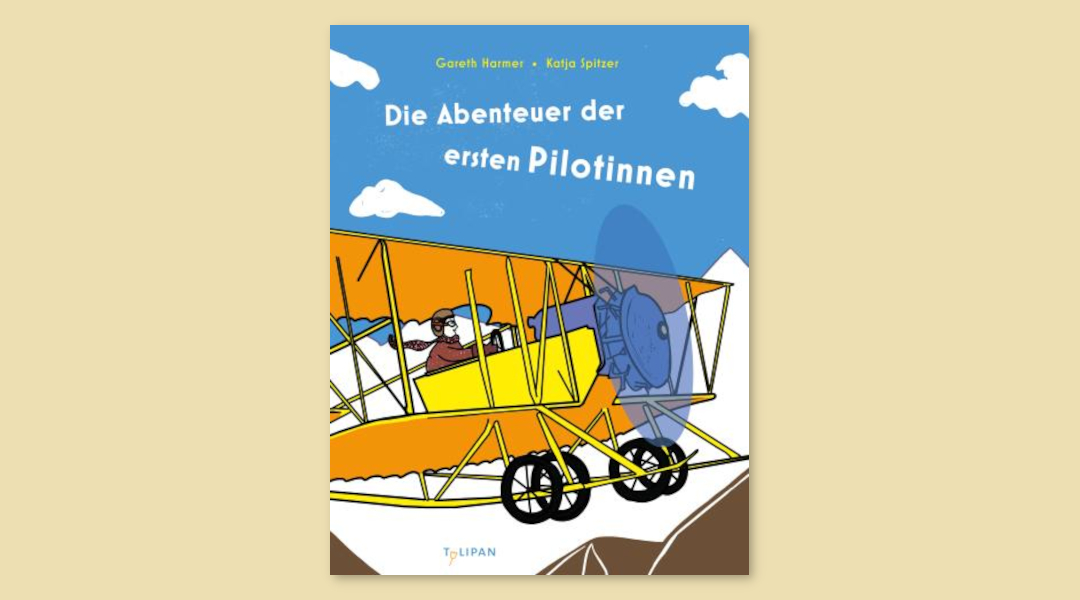 Eine Frau sitzt in einem Flugzeug.